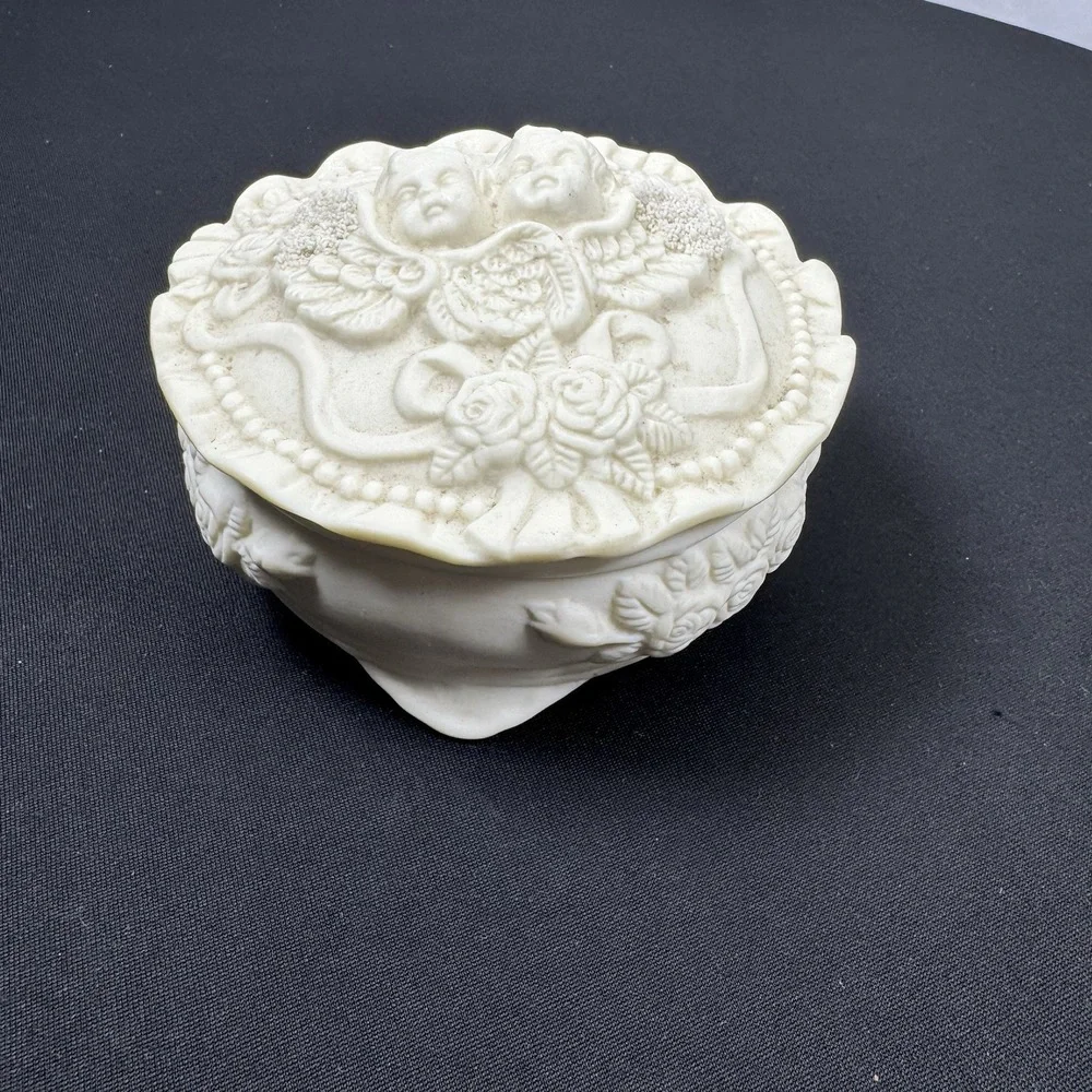 Vintage Trinket Dish White Bisque Cherubs‎ Jewelry with Ruffled Lid Angels Roses